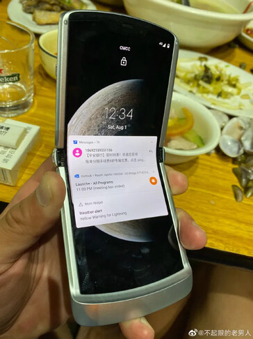 Mais imagens ao vivo possíveis da Razr 5G 2020. (Fonte: Weibo)