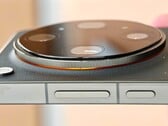 Espera-se que o Oppo Find X10 Ultra venha equipado com sensores duplos tipo periscópio ainda maiores em 2027. Além da teleobjetiva de 10x, que será maior, também é possível que haja uma teleobjetiva de 3x maior.