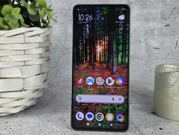 Review do Poco M7 Pro 5G. (Fonte da imagem: Marcus Herbrich)