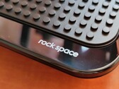 Roteador sem fio Rockspace AC2100 em grande plano (Fonte: Próprio)