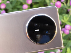 Honor usará a Magic V5 para apresentar uma nova câmera telefoto de 70 mm. (Fonte da imagem: fenibook)