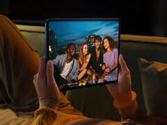 O Oppo Pad 5 envolve sua tela de 12,1 polegadas com molduras relativamente finas.