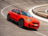 A Fiat lançou seu SUV compacto elétrico 600e de inspiração retrô em um esquema de cores vermelho em parceria com a (RED) para ajudar a combater o HIV/AIDS. (Fonte da imagem: Fiat)