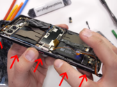 5 mais razões possíveis para que o ROG Phone 5 se tenha partido ao meio. (Fonte: YouTube)