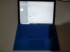 A amostra de engenharia do Microsoft Surface Pro 8 aparece no eBay por US$1.300. (Fonte de imagem: eBay)