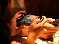 O Ayaneo Pocket Micro 2 contará com uma entrada de áudio e um microfone, ao contrário do Pocket Micro de primeira geração (na foto).