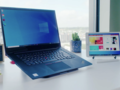 Um laptop Windows emparelhado sem fio com o adaptador Luna Display para um iPad. (Imagem: Luna Display)
