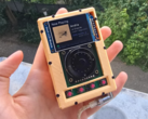 Espera-se que o DAP baseado no Raspberry Pi Zero com uma bateria de 4.000 mAh (foto) funcione por 10 a 14 horas com uma única carga. (Fonte da imagem: u/Der6FingerJo via r/DigitalAudioPlayer)