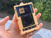 Espera-se que o DAP baseado no Raspberry Pi Zero com uma bateria de 4.000 mAh (foto) funcione por 10 a 14 horas com uma única carga. (Fonte da imagem: u/Der6FingerJo via r/DigitalAudioPlayer)