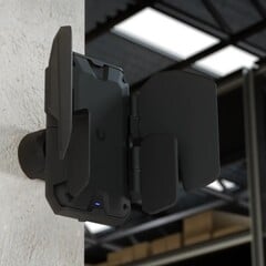 O U7 Industrial possui aletas para isolar e direcionar os sinais.
