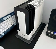 O Monochrome 2 é um PC SFF AMD Ryzen AI Max+ 395 sem ventilador. (Fonte da imagem: TheJiral via smallformfactor.net)