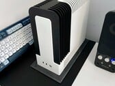 O Monochrome 2 é um PC SFF AMD Ryzen AI Max+ 395 sem ventilador. (Fonte da imagem: TheJiral via smallformfactor.net)