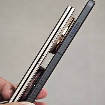 O X200 Ultra e o Magic V5, da direita para a esquerda. (Fonte da imagem: Fenibook)