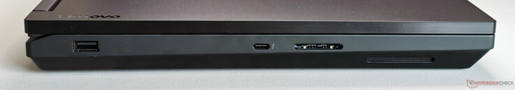 Esquerda: USB-A 3.2 Gen.2 (10 Gbit/s), USB-C 4.0 com Thunderbolt 4 (40 Gbit/s, DisplayPort 2.1, 180W Power Delivery), leitor de cartão SD (SD Express 8.0)