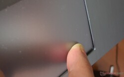 O Touchpad pode ser pressionado muito para baixo