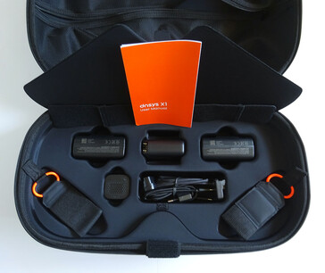 Armazenamento de acessórios na parte inferior. (Fonte da imagem: Notebookcheck)