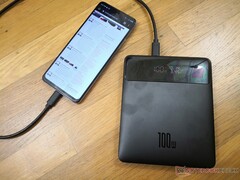 il power bank Baseus Blade da 100 W può ricaricare il tuo Ultrabook alla stessa velocità di una normale presa di corrente AC