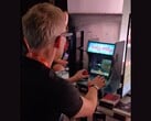 John Carmack jogando a versão do Doom para Evercade