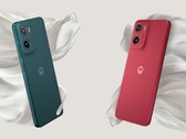 O Moto G05 vem nas cores Plum Red e Forest Green (Fonte da imagem: Motorola)