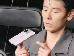 Outro vazamento mostra a suposta parte traseira redesenhada do OnePlus 13T (Fonte da imagem: 纵有西风起 no Weibo)