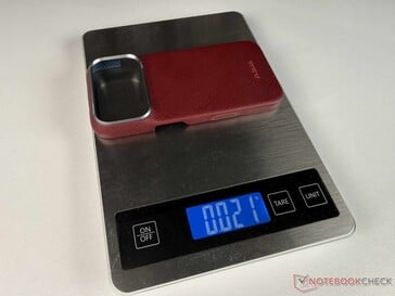 ...e pesa pouco mais de 20 gramas.