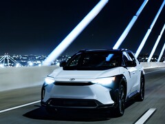 O novo SUV elétrico a bateria de três fileiras da Toyota seguiria o bZ4X (acima). (Fonte da imagem: Toyota)