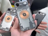 O iPhone Air modificado de Linzin possui um slot SIM físico e uma parte traseira transparente.