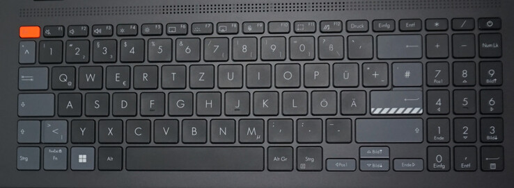 Teclado com bom deslocamento e teclas de seta um pouco estreitas