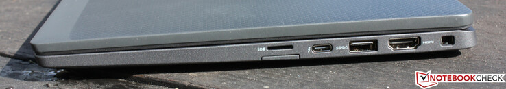 Certo: MicroSD, porta-cartões eSim (não utilizável), USB tipo C com Thunderbolt 4, USB 3.0 tipo A, HDMI 2.0, Noble Lock