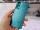 O Galaxy S22 depende de uma bateria de 3.700 mAh, 300 mAh menor que seu predecessor. (Fonte de imagem: NotebookCheck)