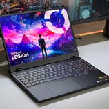 Análise do laptop para jogos Lenovo Legion 5 15IRX10 - OLED brilhante e RTX 5070 por €1.499 (aprox. $1.742)