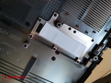 Almofada de resfriamento acima da SSD na placa inferior