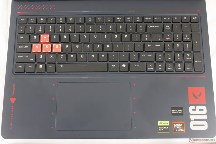 A iluminação RGB está limitada a três zonas, em vez de RGB por tecla