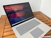 A série Surface Laptop está precisando de uma atualização de design, Surface Laptop 5 15 na foto. (Fonte da imagem: Notebookcheck)