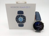 O Honor Watch GS 3 smartwatch está disponível em três cores, o modelo de teste é azul.