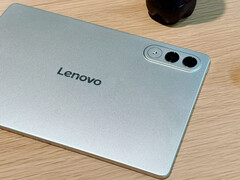 Está confirmado que o Xiaoxin Tablet GT Pro possui uma bateria de 8.860 mAh. Na foto: a parte de trás do tablet. (Fonte da imagem: Lenovo)
