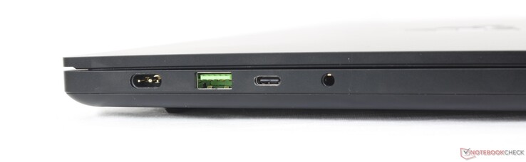 Esquerda: Adaptador CA, USB-A 3.2 Gen. 2, USB-C 3.2 Gen. 2 com USB4 + DisplayPort 1.4 + Power Delivery, áudio combinado de 3,5 mm