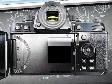 A tela na parte traseira da Nikon Zf parece ser do tipo totalmente articulada. (Fonte da imagem: Nikon Rumors)