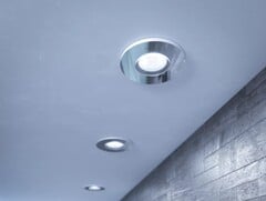 A luminária embutida Philips Hue Adore Bathroom agora está disponível na cor branca, juntando-se à versão original prateada (foto). (Fonte da imagem: Philips)