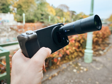 A X300 Pro com o teleconversor montado (fonte da imagem: Alex Wätzel)