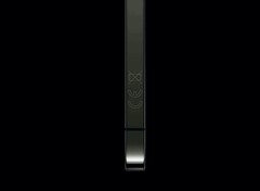 O iPhone 12 tem logotipos regulamentares gravados em sua moldura, por alguma razão. (Fonte da imagem: Apple)