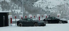 Os Teslas geralmente ficam imóveis no frio extremo, pois simplesmente não carregam até que as baterias se aqueçam. (Fonte da imagem: Forbes)