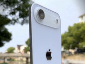 O iPhone 17 Air pode oferecer carregamento MagSafe e um acessório opcional de expansão de bateria. (Fonte da imagem: Majin Bu)