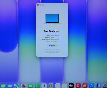 A janela Sobre este Mac no MacBook Neo mostra o chip Apple A18 Pro, 8 GB de memória e o macOS Tahoe 26.4