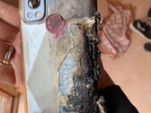 O OnePlus Nord 2 destruído em questão. (Imagem: @suhitrulz/Twitter)
