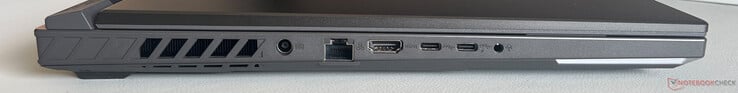 Esquerda: PSU, Gigabit-Ethernet, HDMI 2.1 FRL, USB-C 4.0 (40 GBit/s, DisplayPort 2.1), USB-C 4.0 (40 GBit/s, DisplayPort 2.1, Power Delivery), conector de áudio de 3,5 mm)