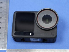 Na foto: A suposta próxima DJI Action 6, que apresenta um design de lente estriada em comparação com a lente lisa da Action 5 Pro (Fonte da imagem: FCC)