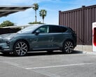 A partir do quarto trimestre de 2026, os motoristas de modelos Volvo totalmente elétricos, como o compacto EX30, poderão usar mais de 20.000 Superchargers da Tesla em toda a Europa diretamente pelo aplicativo de smartphone da fábrica.