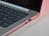 O lado direito do HP EliteBook 8 G1a 14 (fonte da imagem: Benjamin Herzig)