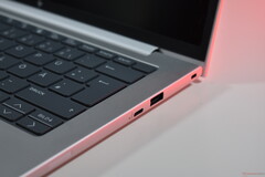 O lado direito do HP EliteBook 8 G1a 14 (fonte da imagem: Benjamin Herzig)